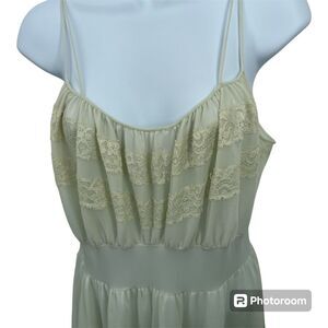 Vintage 60s  Van Raalte   Green   Lace Slip On Gown  Size 36 Beautiful Lace Soft